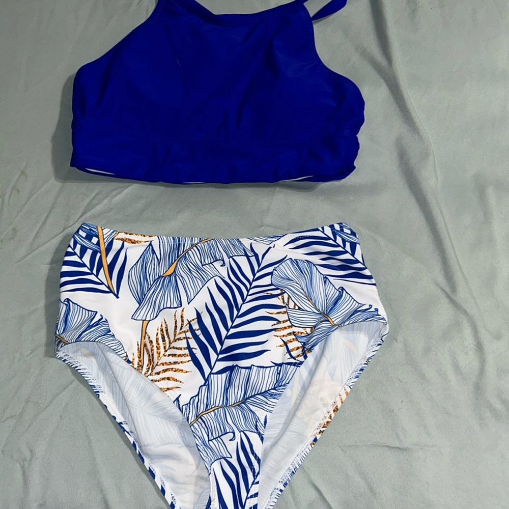 Super cute bikini from shein. IT HAS BOTH PIECES